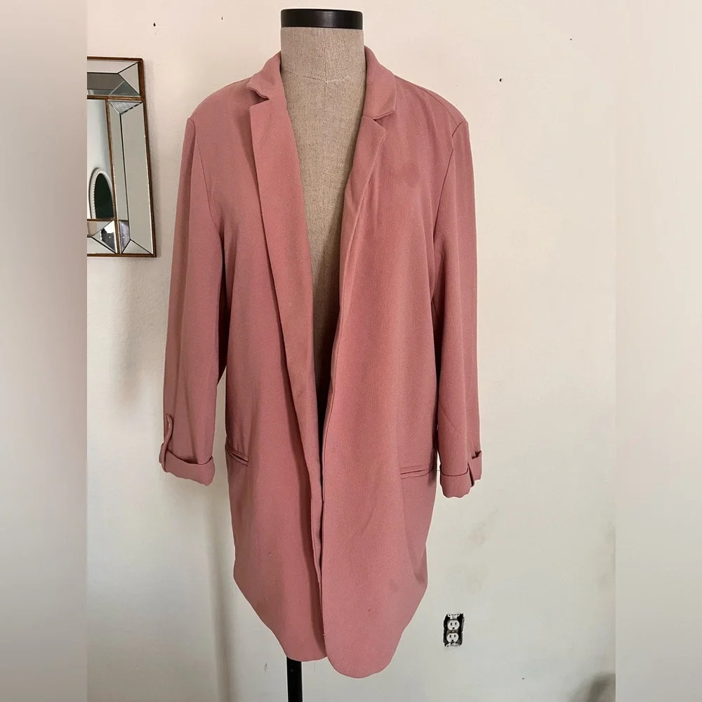 New With Tags Women’s midi length blazer solid mauve pink XL business casual